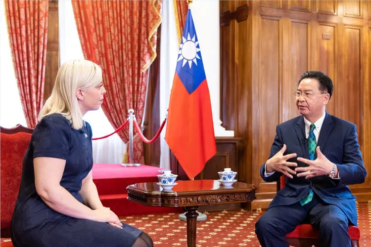 吳釗燮近期接受以色列網路意見領袖Emily Schrader專訪。外交部提供