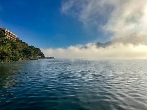 冬季限定美景! 日月潭雲踏潭水如仙境