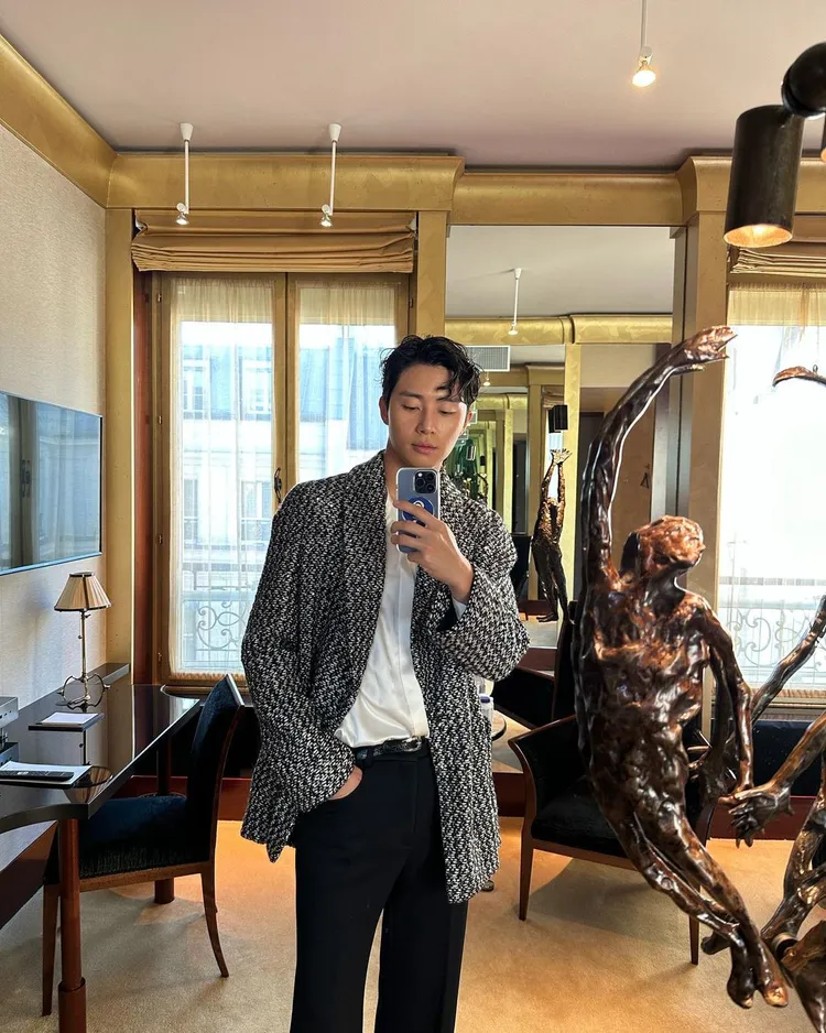 朴敘俊在IG分享帥氣自拍照。翻攝bn_sj2013 IG