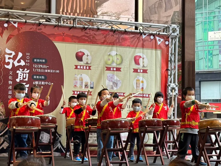 12月31日下午2點還有新竹知名JF太鼓團帶來精彩太鼓表演以及太鼓體驗。新竹大遠百提供