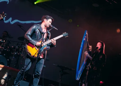 「電豎琴創作女聲」開唱 無預警爆料常看鳳小岳半裸彈吉他