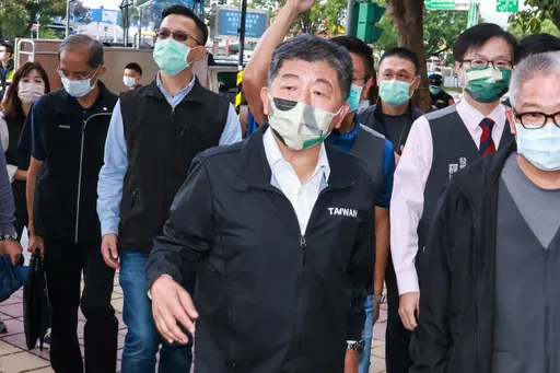 療傷12天台北首現身！陳時中低調回母校　親談選戰：經歷「一陣寒流」