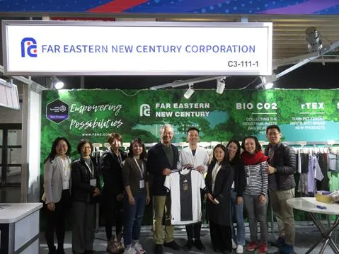 世足開踢!9國球員穿遠東新環保抗爆球衣 「台灣以另類方式參加比賽」