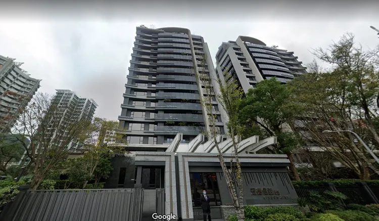 今年指標豪宅「冠德信義」身價跌破200萬。翻攝google map