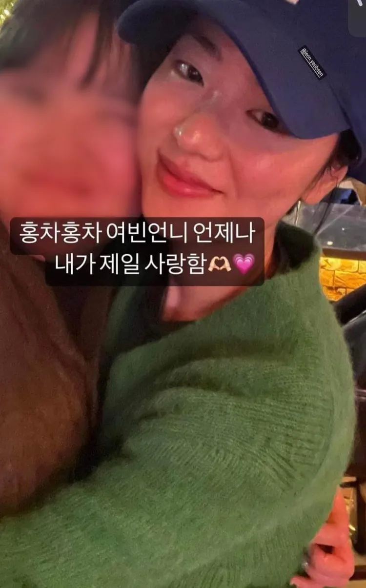 有工作人員分享與全余贇（右）的貼臉合照。翻攝IG