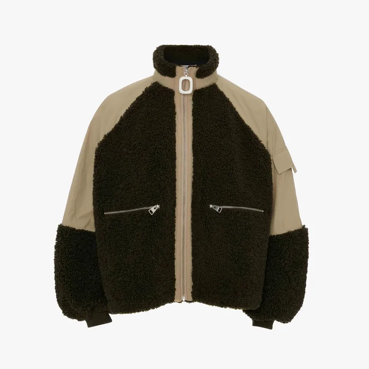 刷毛拼接材質外套，2萬500元。翻攝JW Anderson官網