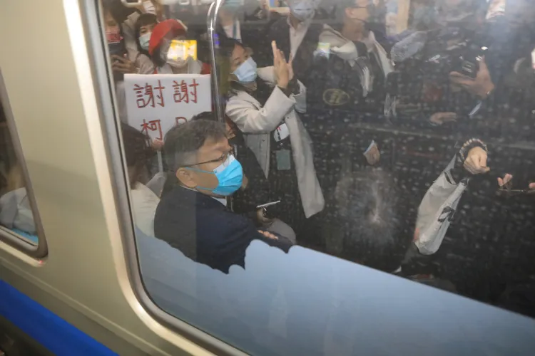 柯文哲卸任後至捷運站趕場雲林。莊宗達攝