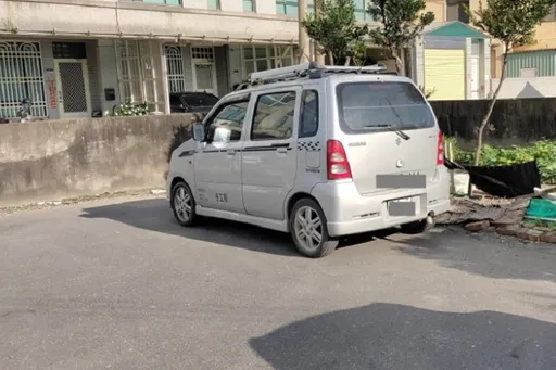 自家庭院沒鐵門「常被當停車場」 網勸他動作「免得乞丐趕廟公」