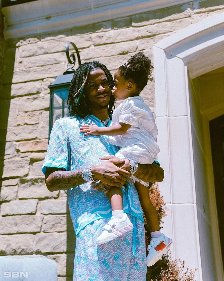 莫蘭特與女兒卡莉父女情深。翻攝jamorant IG