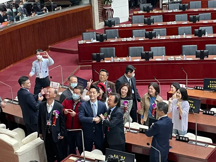 王世堅與蔣萬安。劉彥宜攝