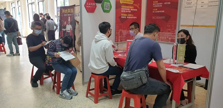 第一季釋出500名正職職缺，以鍋類及鐵板燒品牌儲備幹部為主，若通過培訓考核月薪上看6萬。業者提供