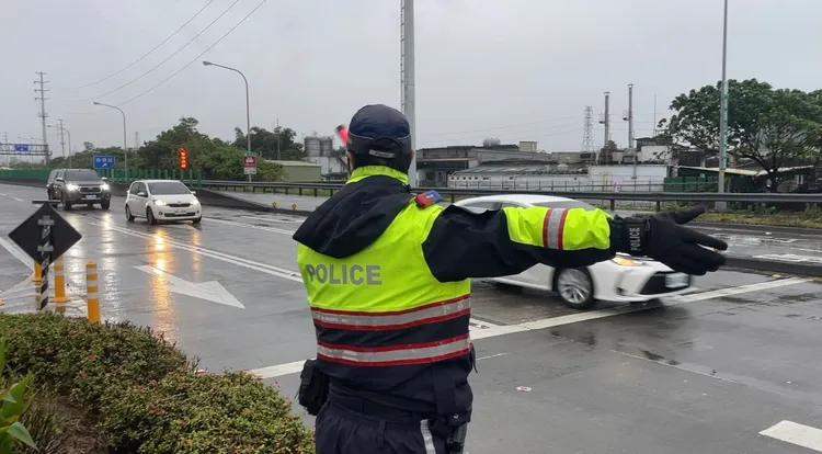 蘇花改部分時段開放大客車行駛路肩。警方提供