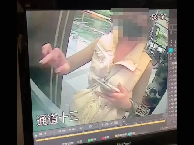 女車手提領詐騙款時被ATM拍下。淡水警分局提供