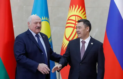 出席會議險遲到　 這國總統抱怨別國車有夠爛