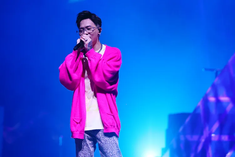 蕭秉治揮別低潮，重返他最愛的舞台。相信音樂提供