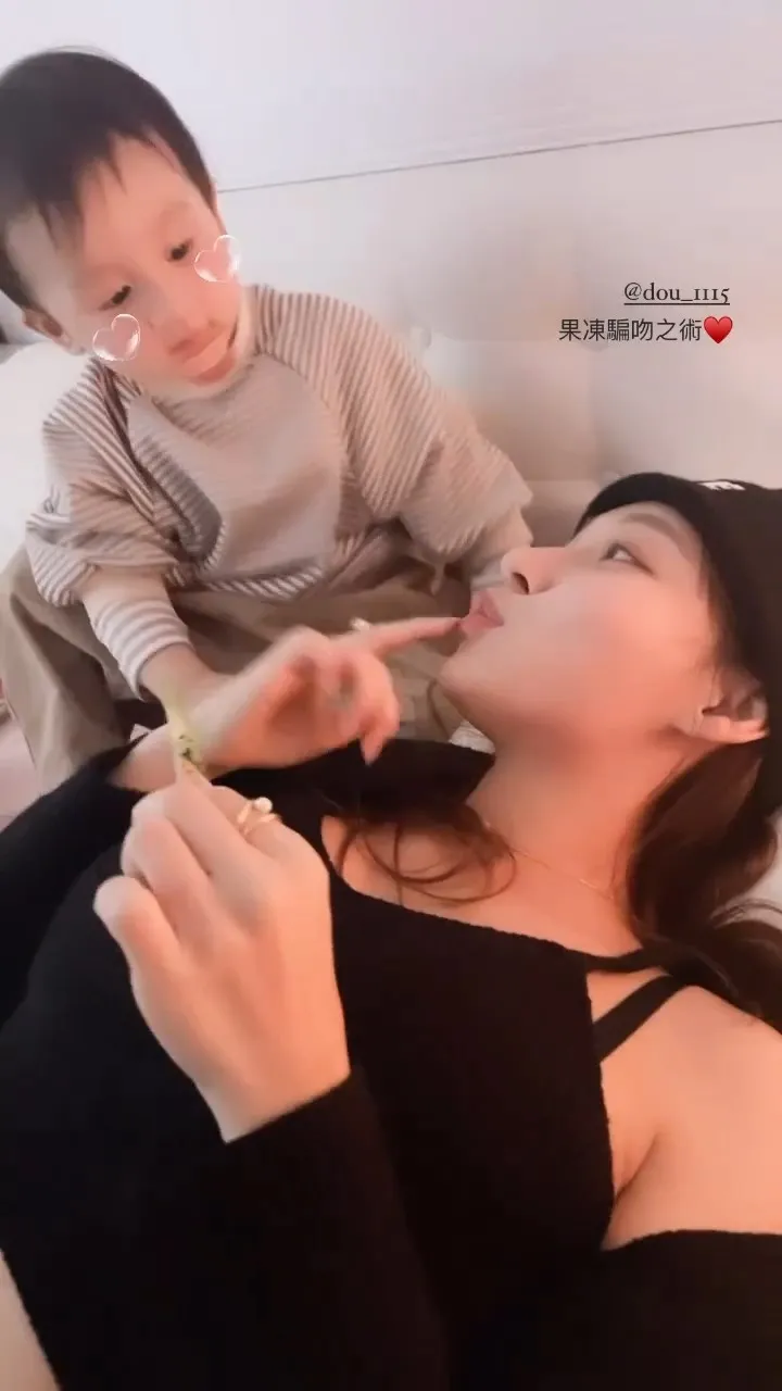 林襄說要親嘴才對。翻攝自林襄IG