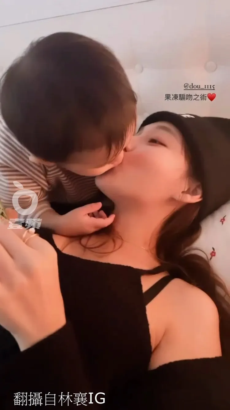 小男童趁勢給林襄大濕吻。翻攝自林襄IG