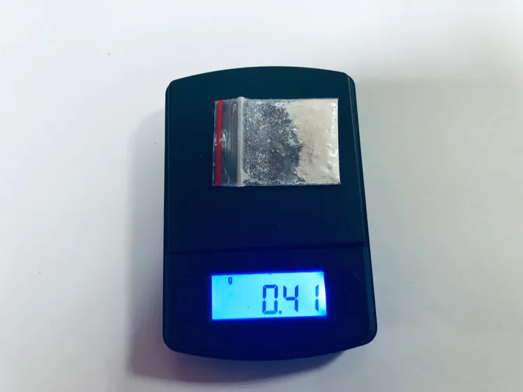 警方在謝男外套口袋發現毒品海洛因0.41公克。警方提供