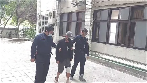 懷疑網友盜用遊戲幣！新北莽男持刀上門傷人　警獲報到場活逮屋主吸毒