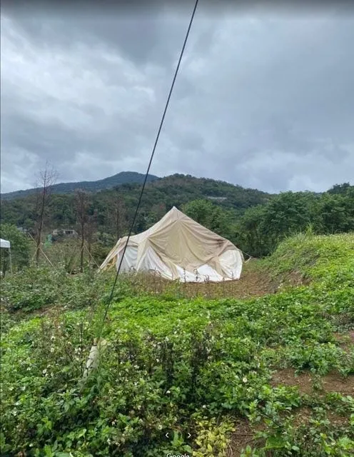 業者指網友拍攝的這頂帳篷，真實用途是倉庫。翻攝Dcard