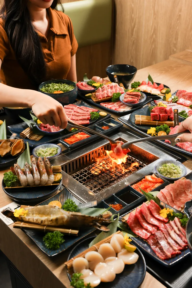 燒肉Smile空間打造日式風格，享平方商場席設54個位子，提供單人座位及2-4人座位，採半開放式包廂。業者提供