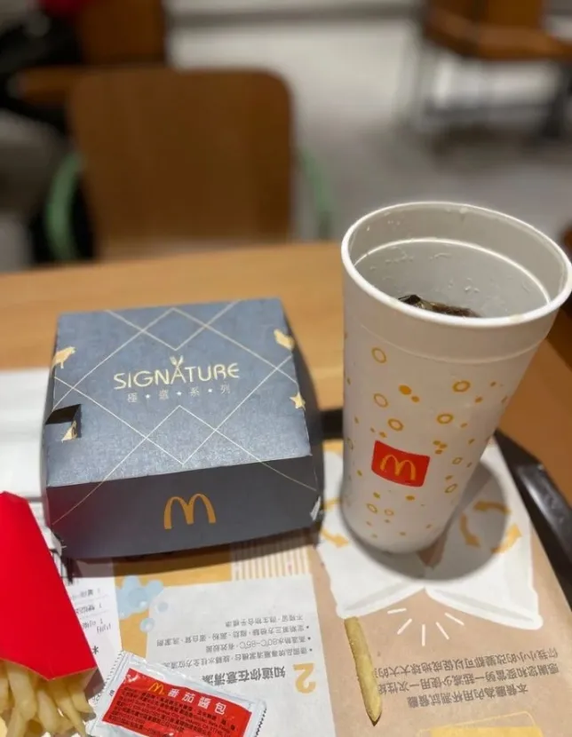 麥當勞內用杯引起許多討論。翻攝《Dcard》