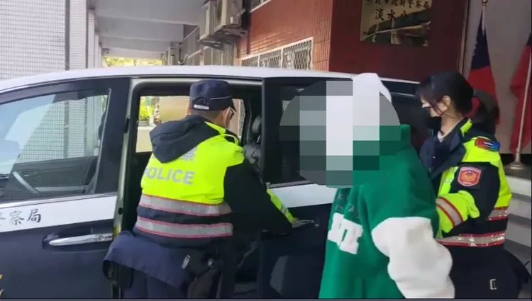 警方將2人移送法辦。淡水警分局提供