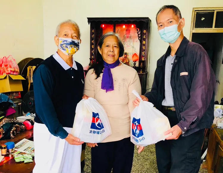 慈濟基金會長期服務協助市府關懷本市獨居長輩。市府提供