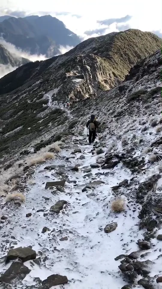 雪山圈谷一帶有下雪。山友Derek lin提供