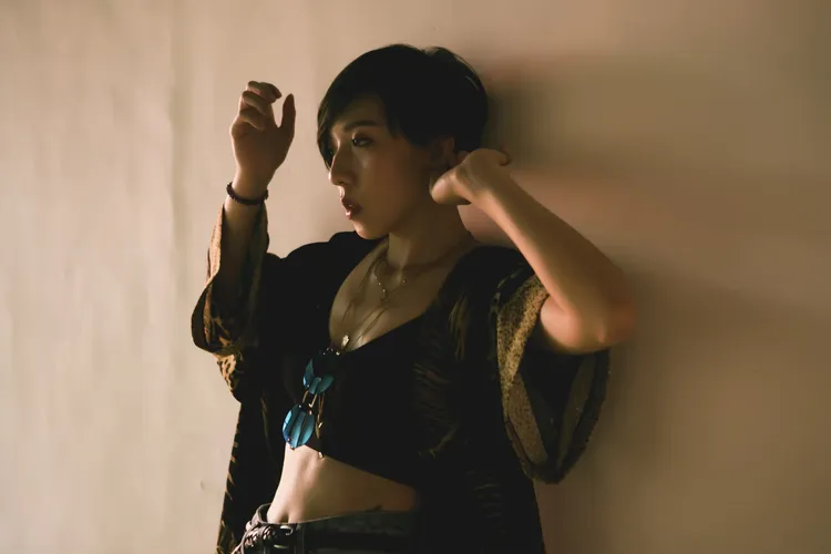 李亭儀外形高冷酷帥。翻攝李亭儀臉書