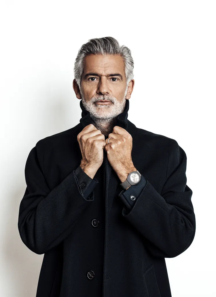 Alfredo Häberli不僅設計雷達表DiaStar Original鑽星系列60周年紀念腕錶，並帥氣擔綱演繹。品牌提供