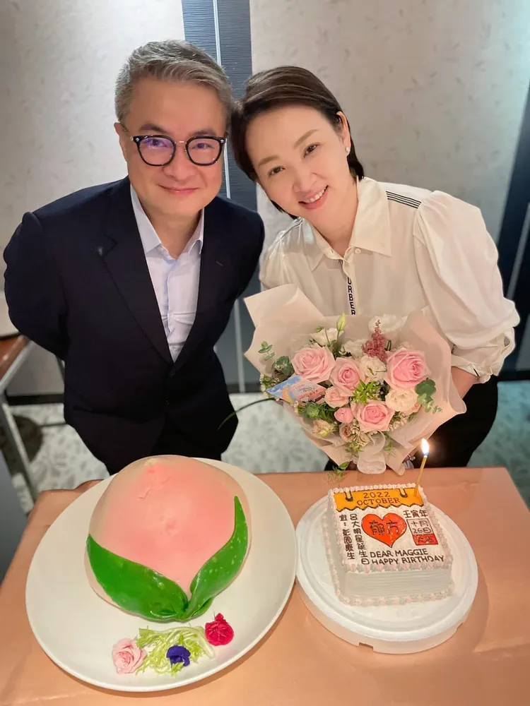 陳昱羲（右）與老婆郁方感情甜蜜恩愛。翻攝好門媳婦的秘密生活郁小方臉書