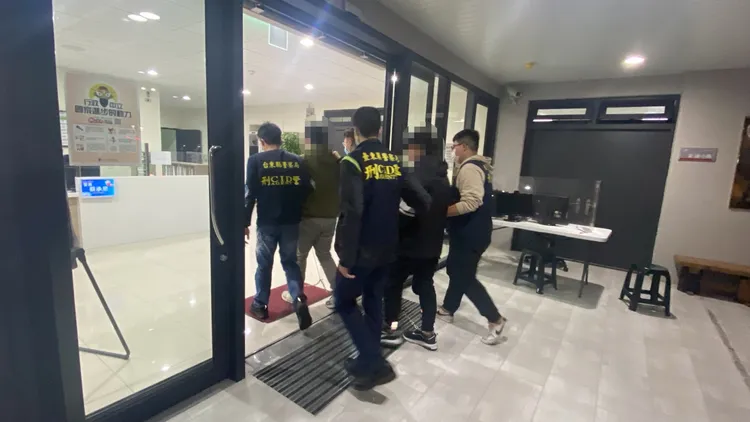 台東分局警員跨百里縣市埋伏詐欺集團不法份子。台東分局提供