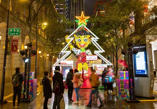 廢棄舊玩具造6米聖誕樹 現場同樂有機會免費喝星巴克