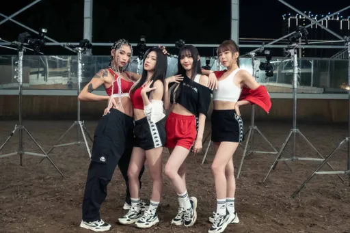 啦啦隊女神梓梓胸抱籃球帶團性感出道　豔陽高照狂舞「內褲都濕了」