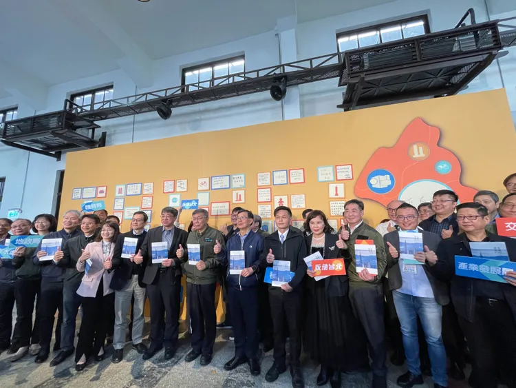 柯文哲與局處首長合照。劉彥宜攝