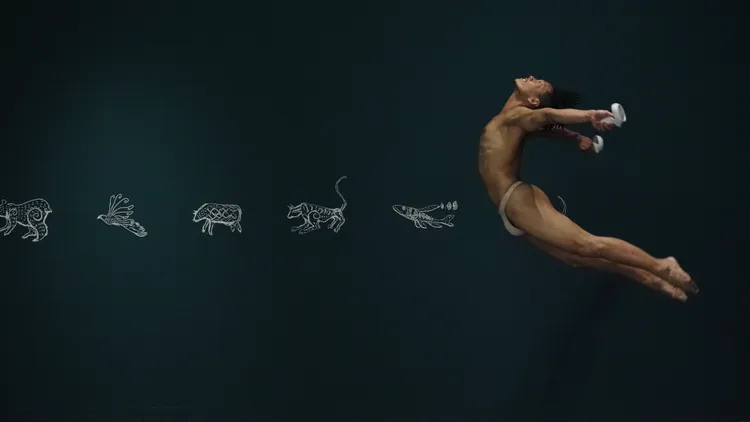 張逸軍於高美館《X人稱》展間。高美館提供