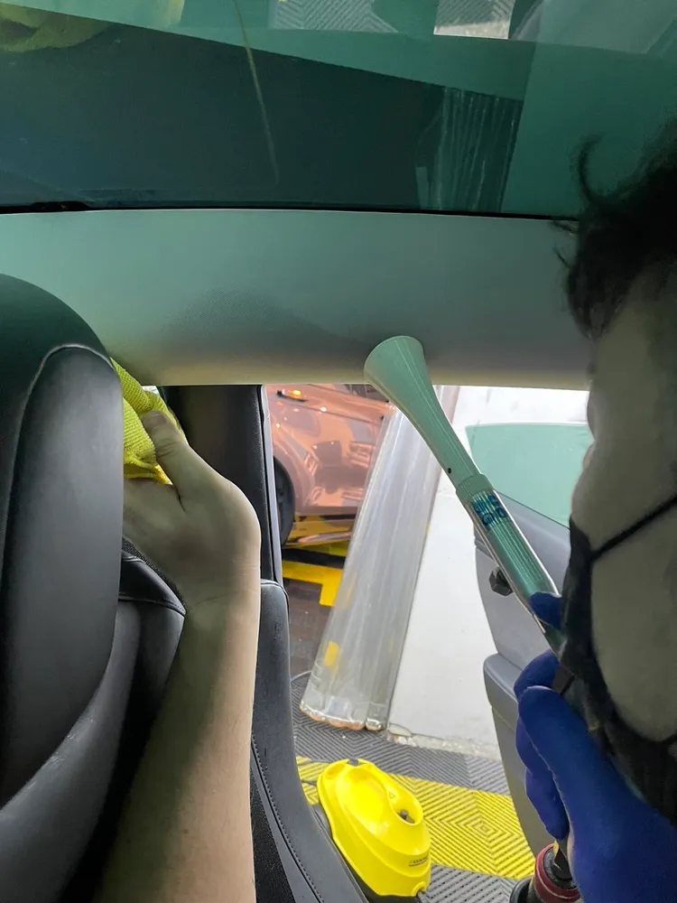 汽車美容員工也對此事感到生氣。謝先生提供