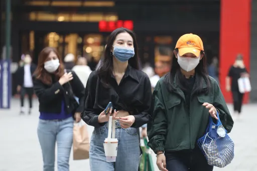 極地冷空氣外溢!3波冷空氣「一波比一波強」 全台有雨10˚C以下寒流襲
