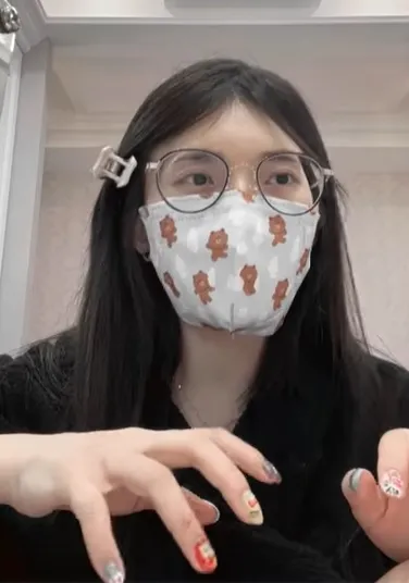 謝薇安氣炸在直播中飆粉絲。翻攝謝薇安臉書