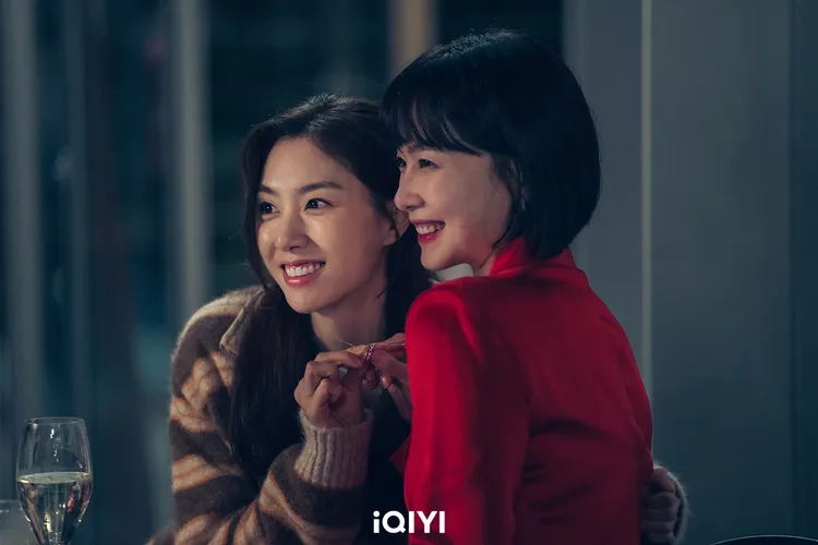 徐智慧（左）和洪洙賢在《紅氣球》是好友，但家境差很大。愛奇藝國際站