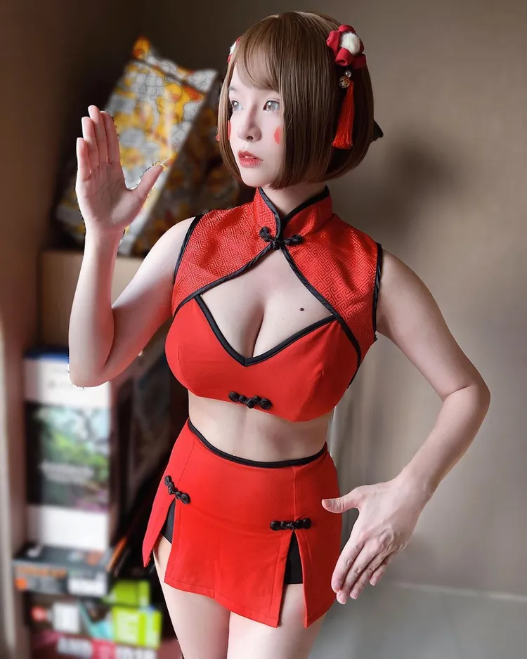 郭鬼鬼美胸標誌性的黑痣特徵相當顯眼。翻攝自IG angelakuo0504