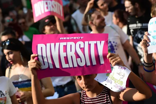 同性家庭身分證需填母親與父親姓名　義大利LGBT群體陷兩難抉擇