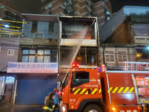 竹北透天厝起火屋主倒神明廳　下半身焦黑！全身80%灼傷