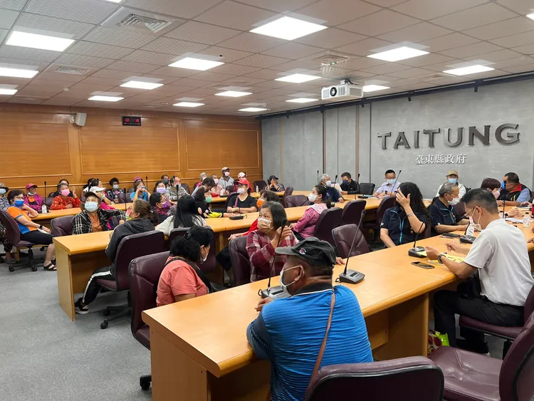 台東縣府農業處今天（8日）再次與小農協商搬遷位址。台東縣府提供