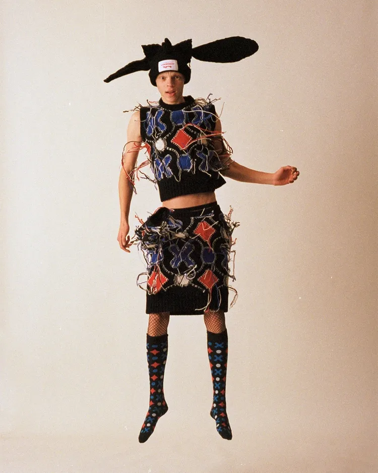 CHARLES JEFFREY LOVERBOY以動物為靈感，設計出多款有著不同耳朵尺寸及細節的毛帽。翻攝charlesjeffreyloverboy IG