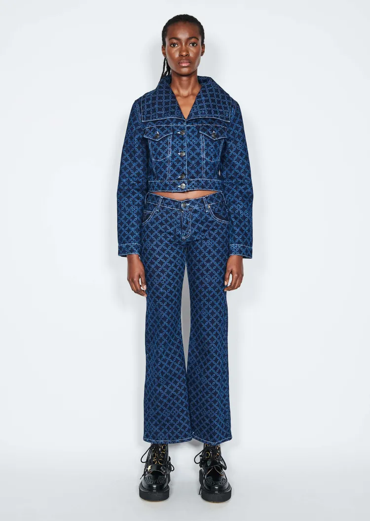 深藍色菱型格紋牛仔外套，2萬6580元。onefifteen初衣食午提供