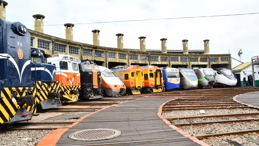 鐵道迷尖叫!彰化扇形車庫百歲生日 台鐵歷代14經典車頭一次看