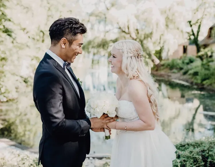 羅平（左）2019年和Madlen結婚。翻攝羅平臉書