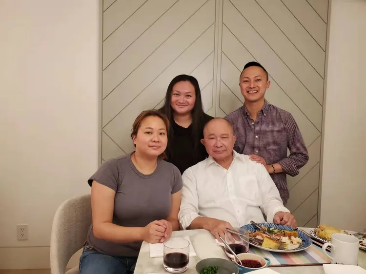 吳宇森導演和3個孩子。倪有純提供